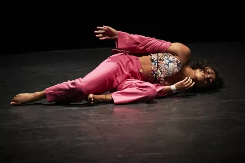 Tia Balacey, acrodanse, 32e promotion du Centre national des arts du cirque/CNAC de Châlons-en-Champagne