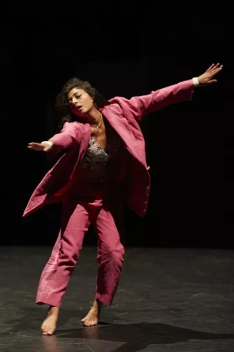 Tia Balacey, acrodanse, 32e promotion du Centre national des arts du cirque/CNAC de Châlons-en-Champagne