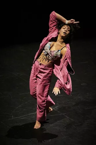 Tia Balacey, acrodanse, 32e promotion du Centre national des arts du cirque/CNAC de Châlons-en-Champagne