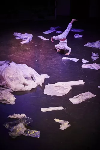 Guillaume Blanc, acrobatie, 32e promotion du Centre national des arts du cirque/CNAC de Châlons-en-Champagne