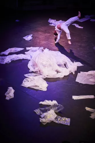 Guillaume Blanc, acrobatie, 32e promotion du Centre national des arts du cirque/CNAC de Châlons-en-Champagne