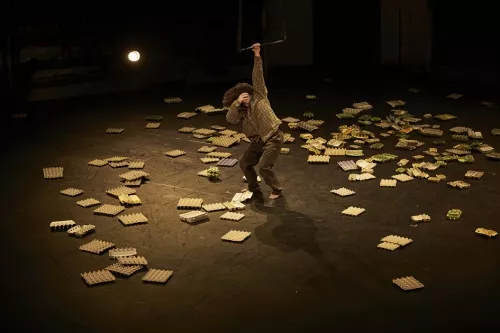 Alberto Diaz Gutierrez, trapèze fixe, 32e promotion du Centre national des arts du cirque/CNAC de Châlons-en-Champagne