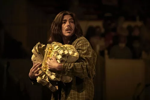 Alberto Diaz Gutierrez, trapèze fixe, 32e promotion du Centre national des arts du cirque/CNAC de Châlons-en-Champagne