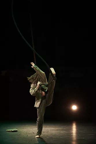 Alberto Diaz Gutierrez, trapèze fixe, 32e promotion du Centre national des arts du cirque/CNAC de Châlons-en-Champagne