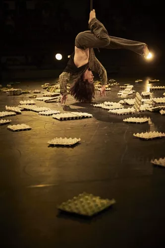 Alberto Diaz Gutierrez, trapèze fixe, 32e promotion du Centre national des arts du cirque/CNAC de Châlons-en-Champagne