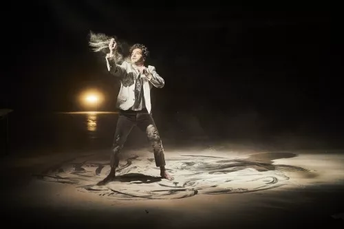 LE CYCLE DE L'ABSURDE, spectacle de fin d'études de la 32e promotion du Centre national des arts du cirque/CNAC de Châlons-en-Champagne, mis en scène par Raphaëlle Boitel - Cie L'Oublié(e), [photo 08]