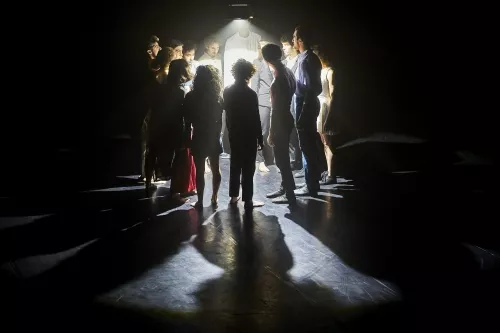 LE CYCLE DE L'ABSURDE, spectacle de fin d'études de la 32e promotion du Centre national des arts du cirque/CNAC de Châlons-en-Champagne, mis en scène par Raphaëlle Boitel - Cie L'Oublié(e), [photo 12]