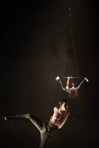 LE CYCLE DE L'ABSURDE, spectacle de fin d'études de la 32e promotion du Centre national des arts du cirque/CNAC de Châlons-en-Champagne, mis en scène par Raphaëlle Boitel - Cie L'Oublié(e), [photo 13]