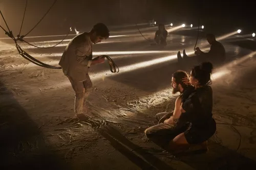 LE CYCLE DE L'ABSURDE, spectacle de fin d'études de la 32e promotion du Centre national des arts du cirque/CNAC de Châlons-en-Champagne, mis en scène par Raphaëlle Boitel - Cie L'Oublié(e), [photo 23]