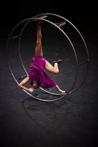 Cannelle Maire, roue Allemande, 32e promotion du Centre national des arts du cirque/CNAC de Châlons-en-Champagne