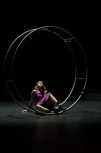Cannelle Maire, roue Allemande, 32e promotion du Centre national des arts du cirque/CNAC de Châlons-en-Champagne
