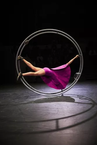 Cannelle Maire, roue Allemande, 32e promotion du Centre national des arts du cirque/CNAC de Châlons-en-Champagne