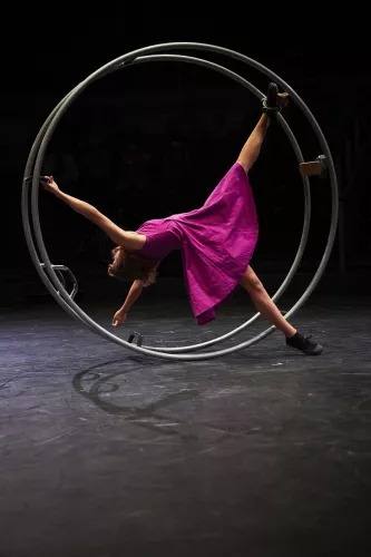 Cannelle Maire, roue Allemande, 32e promotion du Centre national des arts du cirque/CNAC de Châlons-en-Champagne