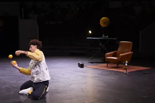 Ricardo Serrao Mendes, jonglerie, 32e promotion du Centre national des arts du cirque/CNAC de Châlons-en-Champagne