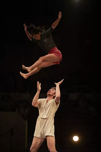 Maria Jesus Penjean Puig, portés acrobatiques, 32e promotion du Centre national des arts du cirque/CNAC de Châlons-en-Champagne