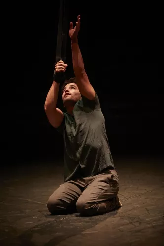 Mohamed Rarhib, sangles, 32e promotion du Centre national des arts du cirque/CNAC de Châlons-en-Champagne