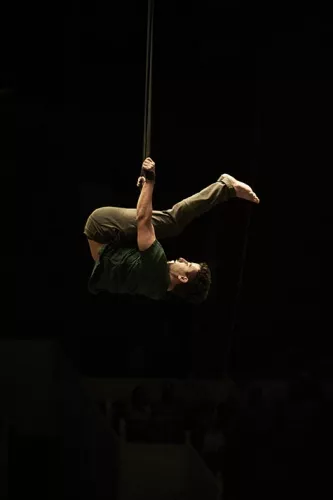 Mohamed Rarhib, sangles, 32e promotion du Centre national des arts du cirque/CNAC de Châlons-en-Champagne