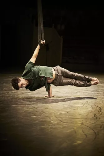 Mohamed Rarhib, sangles, 32e promotion du Centre national des arts du cirque/CNAC de Châlons-en-Champagne