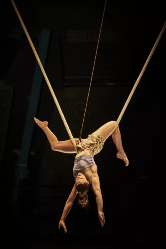 Vassiliki Rossillion, corde volante, 32e promotion du Centre national des arts du cirque/CNAC de Châlons-en-Champagne