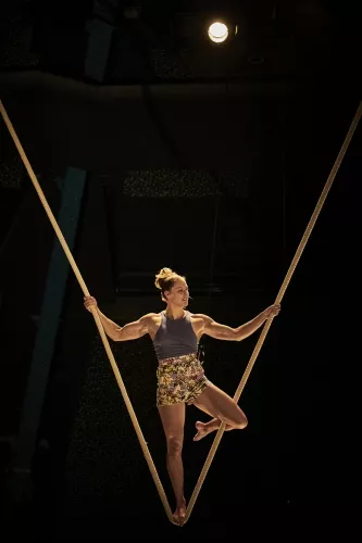 Vassiliki Rossillion, corde volante, 32e promotion du Centre national des arts du cirque/CNAC de Châlons-en-Champagne