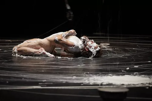 Erwan Tarlet, sangles, 32e promotion du Centre national des arts du cirque/CNAC de Châlons-en-Champagne