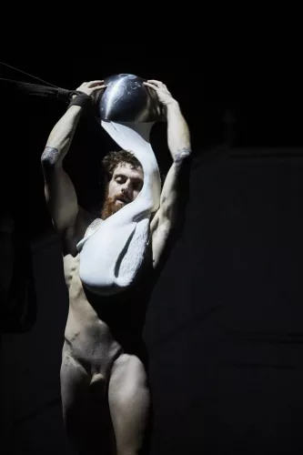 Erwan Tarlet, sangles, 32e promotion du Centre national des arts du cirque/CNAC de Châlons-en-Champagne