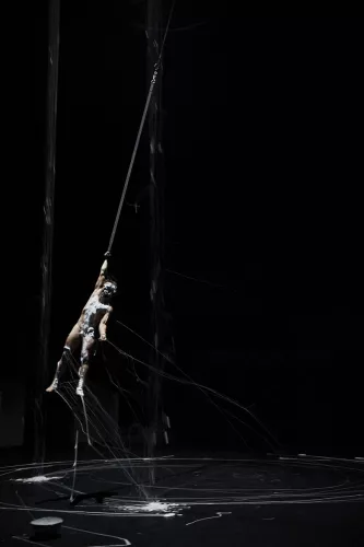 Erwan Tarlet, sangles, 32e promotion du Centre national des arts du cirque/CNAC de Châlons-en-Champagne