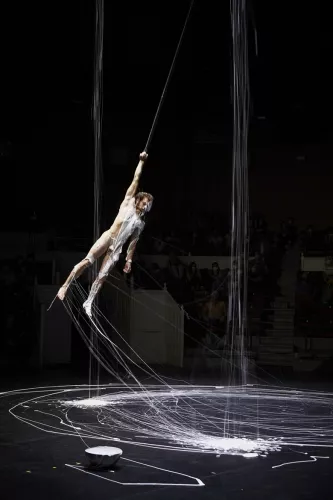 Erwan Tarlet, sangles, 32e promotion du Centre national des arts du cirque/CNAC de Châlons-en-Champagne