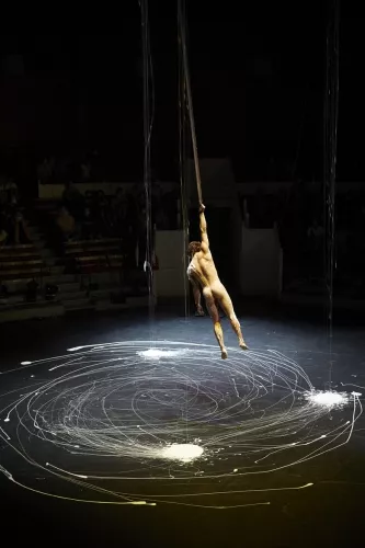 Erwan Tarlet, sangles, 32e promotion du Centre national des arts du cirque/CNAC de Châlons-en-Champagne