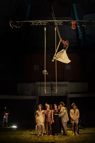 AFTER ALL, spectacle de fin d'études de la 33e promotion du Centre national des arts du cirque/CNAC de Châlons-en-Champagne - Direction artistique Séverine Chavrier