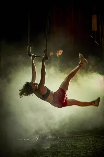 AFTER ALL, spectacle de fin d'études de la 33e promotion du Centre national des arts du cirque/CNAC de Châlons-en-Champagne - Direction artistique Séverine Chavrier