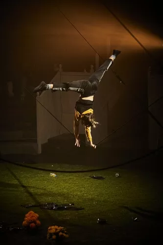 AFTER ALL, spectacle de fin d'études de la 33e promotion du Centre national des arts du cirque/CNAC de Châlons-en-Champagne - Direction artistique Séverine Chavrier