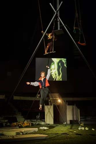 AFTER ALL, spectacle de fin d'études de la 33e promotion du Centre national des arts du cirque/CNAC de Châlons-en-Champagne - Direction artistique Séverine Chavrier