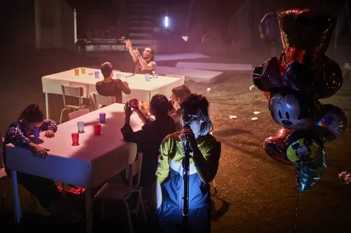 AFTER ALL, spectacle de fin d'études de la 33e promotion du Centre national des arts du cirque/CNAC de Châlons-en-Champagne - Direction artistique Séverine Chavrier