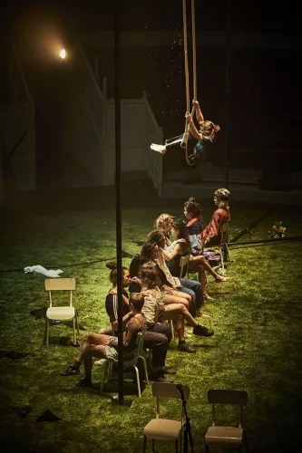 AFTER ALL, spectacle de fin d'études de la 33e promotion du Centre national des arts du cirque/CNAC de Châlons-en-Champagne - Direction artistique Séverine Chavrier