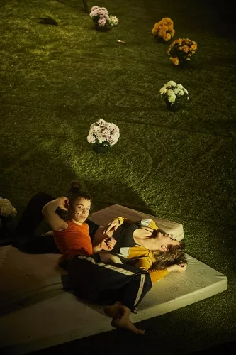 AFTER ALL, spectacle de fin d'études de la 33e promotion du Centre national des arts du cirque/CNAC de Châlons-en-Champagne - Direction artistique Séverine Chavrier