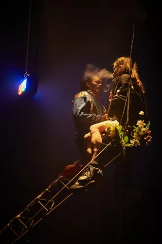 AFTER ALL, spectacle de fin d'études de la 33e promotion du Centre national des arts du cirque/CNAC de Châlons-en-Champagne - Direction artistique Séverine Chavrier