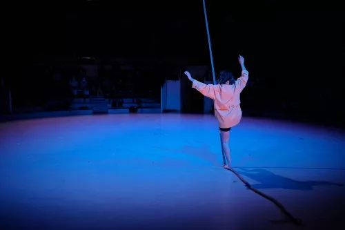 Réhane Arabi, corde lisse, 33e promotion du Centre national des arts du cirque / CNAC de Châlons-en-Champagne