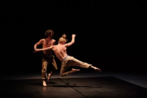 Guilhem Charrier, acrodanse, 33e promotion du Centre national des arts du cirque / CNAC de Châlons-en-Champagne