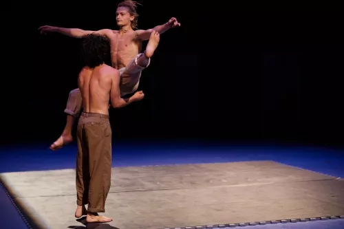 Guilhem Charrier, acrodanse, 33e promotion du Centre national des arts du cirque / CNAC de Châlons-en-Champagne