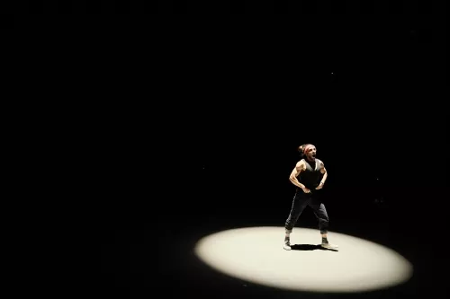 Andrea Cutri, mât chinois, 33e promotion du Centre national des arts du cirque / CNAC de Châlons-en-Champagne