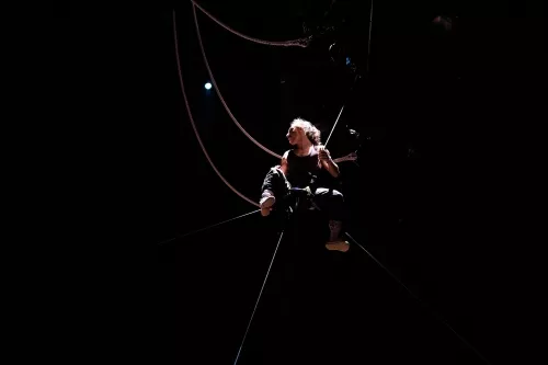 Andrea Cutri, mât chinois, 33e promotion du Centre national des arts du cirque / CNAC de Châlons-en-Champagne