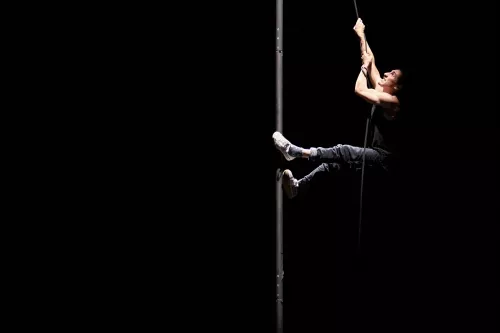 Andrea Cutri, mât chinois, 33e promotion du Centre national des arts du cirque / CNAC de Châlons-en-Champagne