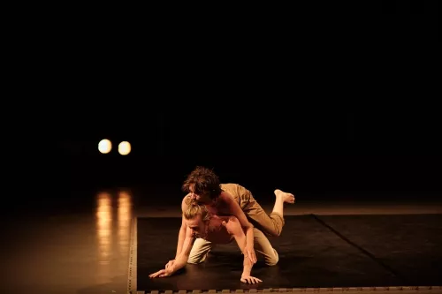 Jules Houdin, acrodanse, 33e promotion du Centre national des arts du cirque / CNAC de Châlons-en-Champagne