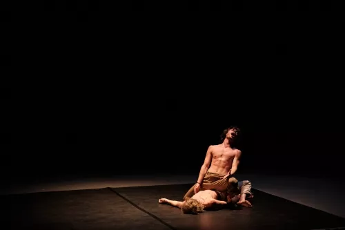 Jules Houdin, acrodanse, 33e promotion du Centre national des arts du cirque / CNAC de Châlons-en-Champagne