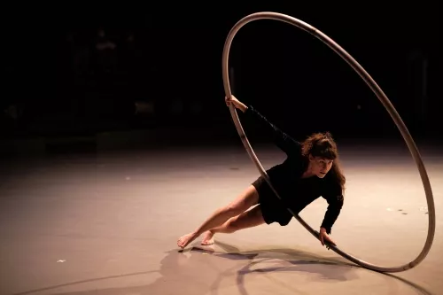 Kim Marro, roue Cyr, 33e promotion du Centre national des arts du cirque / CNAC de Châlons-en-Champagne