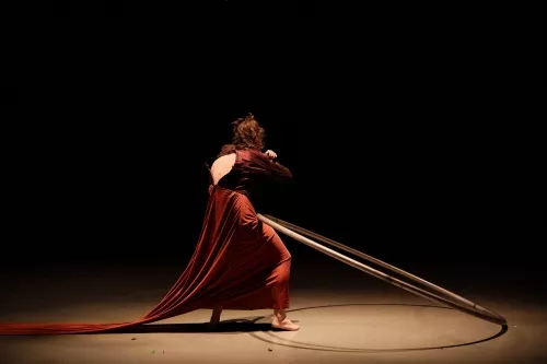 Kim Marro, roue Cyr, 33e promotion du Centre national des arts du cirque / CNAC de Châlons-en-Champagne