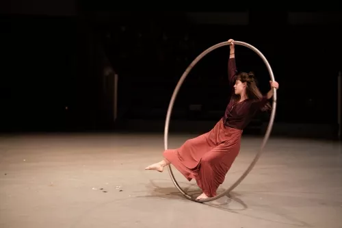 Kim Marro, roue Cyr, 33e promotion du Centre national des arts du cirque / CNAC de Châlons-en-Champagne