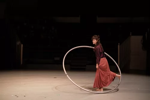 Kim Marro, roue Cyr, 33e promotion du Centre national des arts du cirque / CNAC de Châlons-en-Champagne