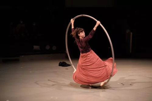 Kim Marro, roue Cyr, 33e promotion du Centre national des arts du cirque / CNAC de Châlons-en-Champagne